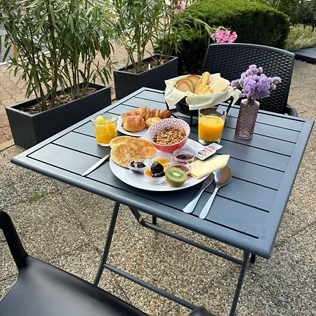 Kyriad Bordeaux Hotel