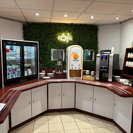 Kyriad Bordeaux Отель Лормон