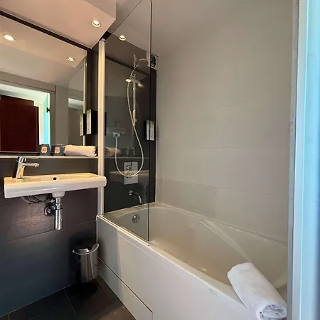 Kyriad Bordeaux 3*