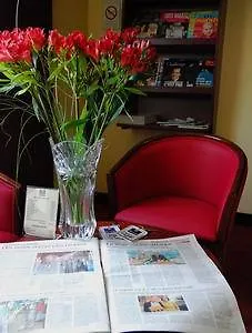 Kyriad Bordeaux Hotell 3*